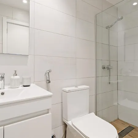 Appartamento Lovely Fully Equipped Near Subway N7 Lisbona