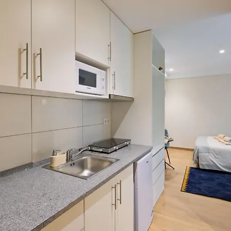 Apartman Lovely Fully Equipped Near Subway N7