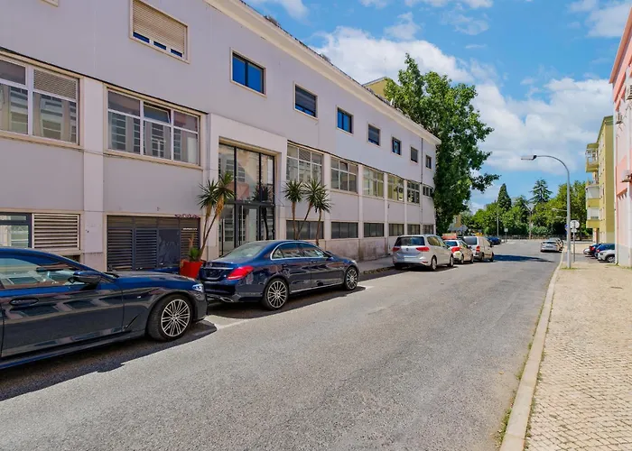 Lovely Fully Equipped Near Subway N7