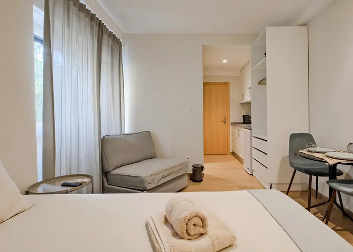 Lovely Fully Equipped Near Subway N7 *